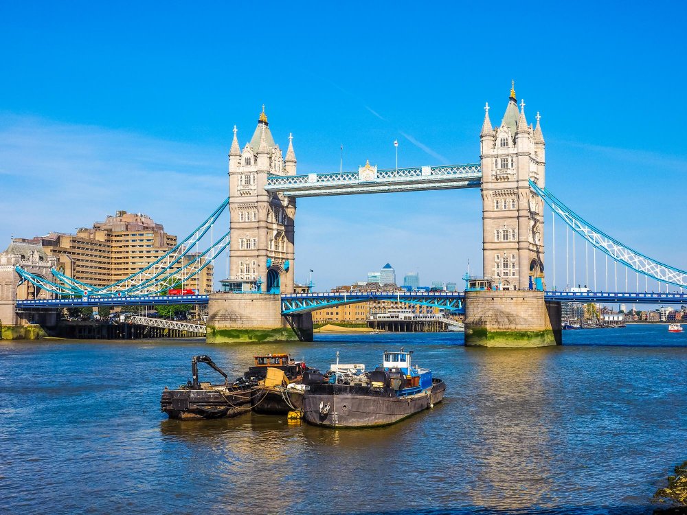 London's Enchanting Blend: Timeless Charm and Modern Marvels