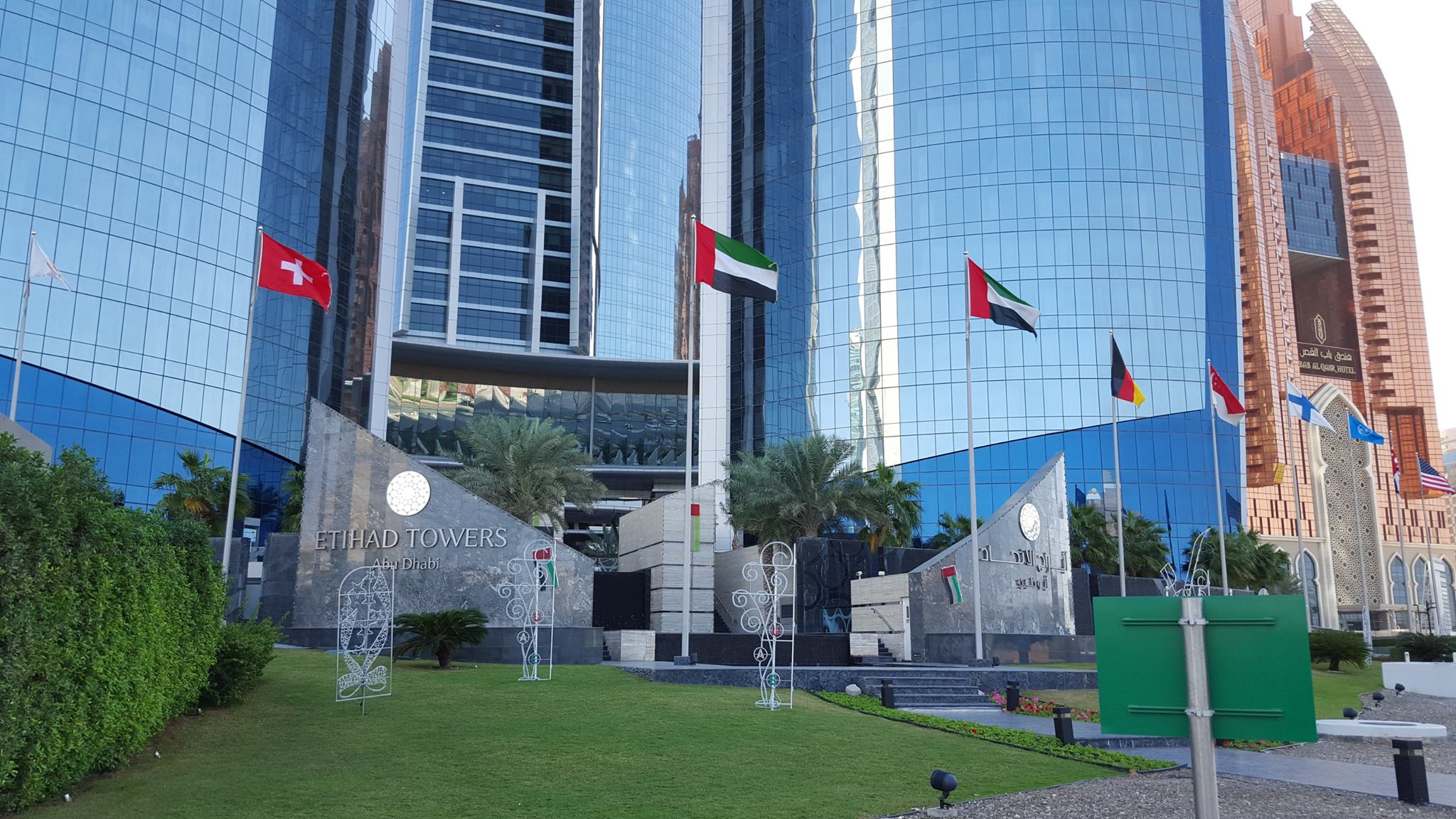 Navigating the UAE: Essential Tips for a Smooth and Respectful Journey